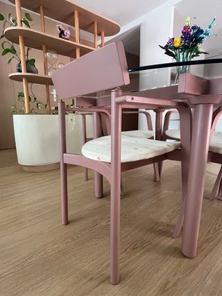 Mesa y sillas de comedor 
