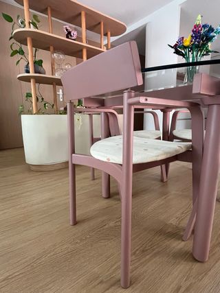 Mesa y sillas de comedor 
