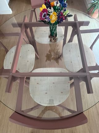 Mesa y sillas de comedor 
