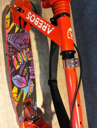 Patinete Arebos Rojo con Ruedas LED