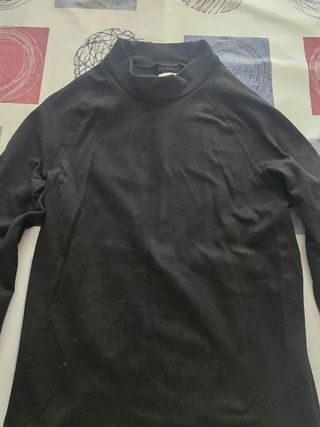 Camiseta térmica negra cuello alto
