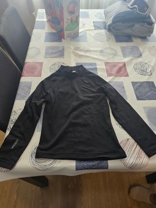 Camiseta térmica negra cuello alto

