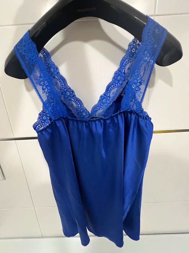 Blusa lencera azul encaje