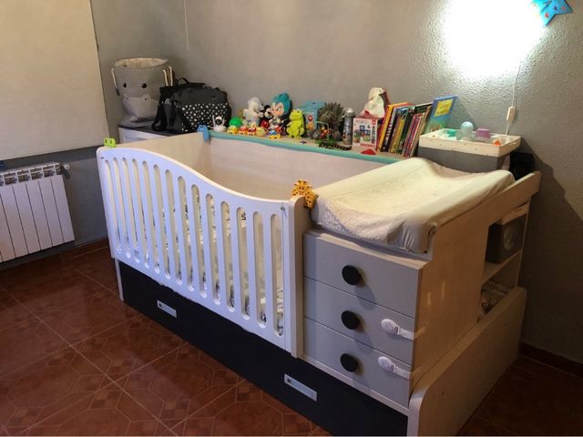 Cuna convertible con cambiador