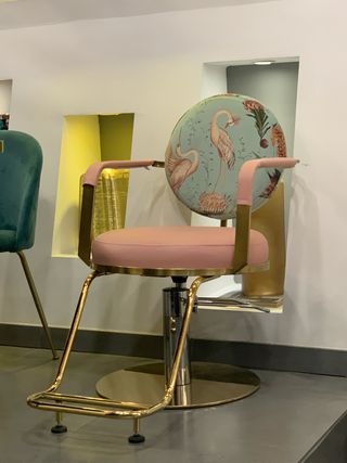 Silla diseño peluquería oro rosa