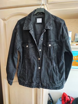 Cazadora vaquera Bershka negra talla S