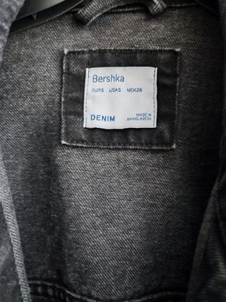 Cazadora vaquera Bershka negra talla S
