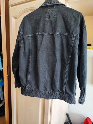 Cazadora vaquera Bershka negra talla S