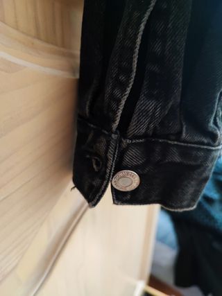 Cazadora vaquera Bershka negra talla S