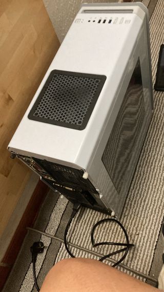Leer bien! 
se vende pc completo, Para piezas! 
