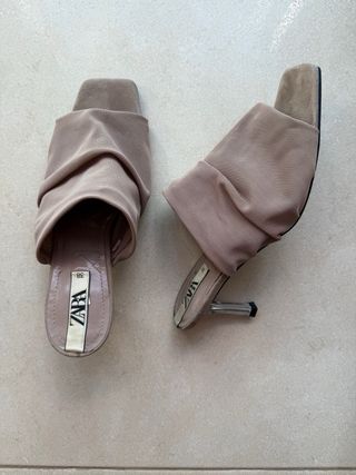 Sandalias tacón Zara beige. Yo suelo llevar una 39