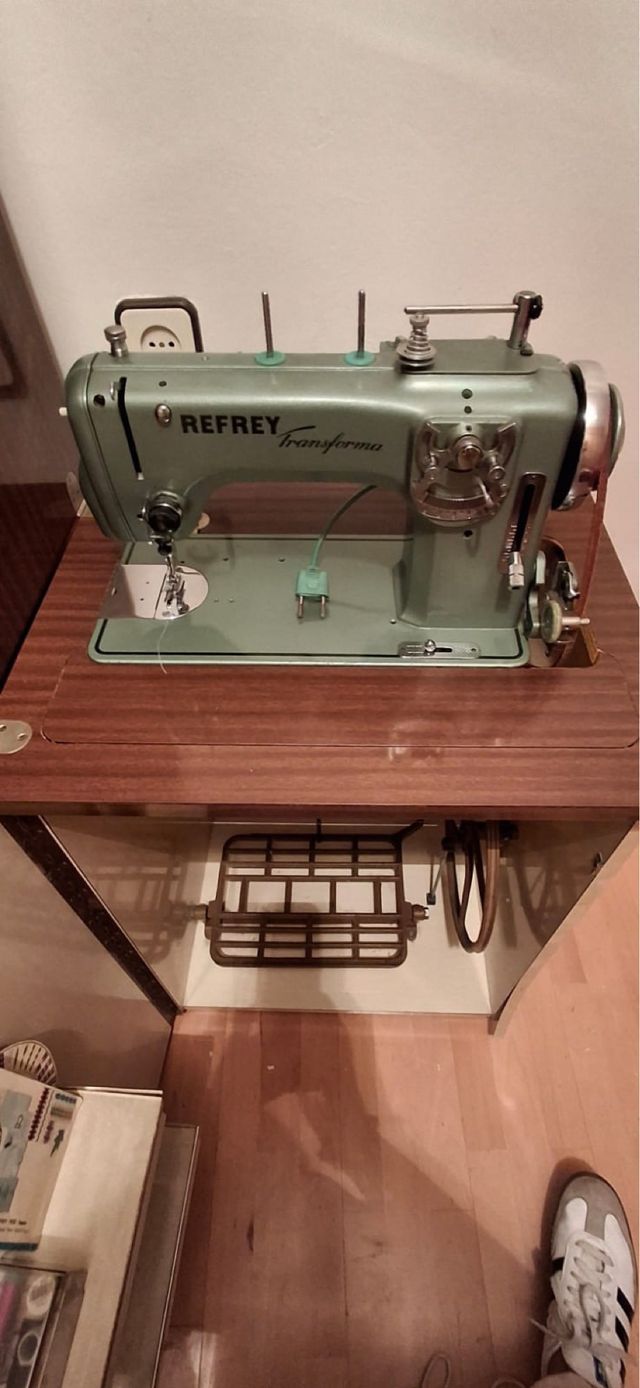 Máquina de coser Refrey Transforma