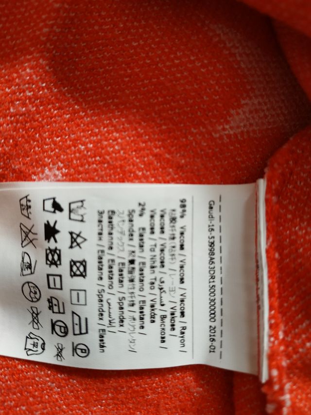 Jersey rojo con estrellas blancas