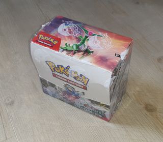 Caja Pokémon TCG Fuerzas Temporales