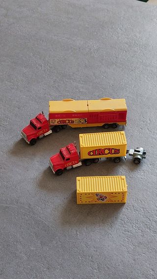 Peterbilt Pinder Circus Majorette
