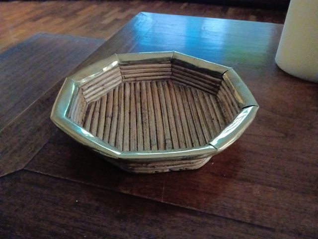 Bandeja caña y metal dorado