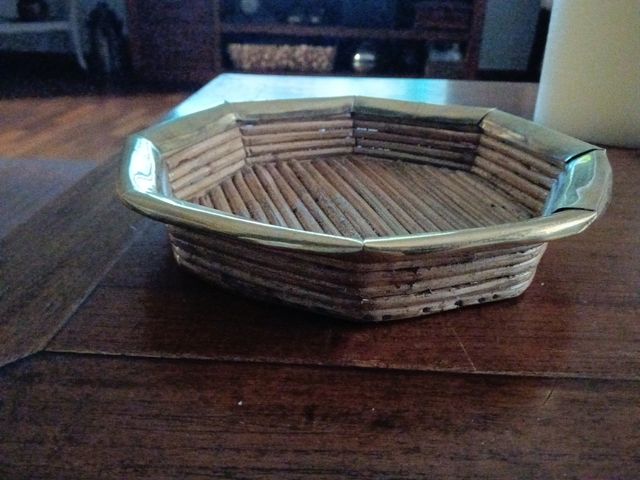 Bandeja caña y metal dorado