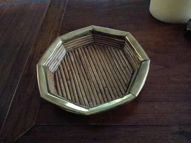 Bandeja caña y metal dorado