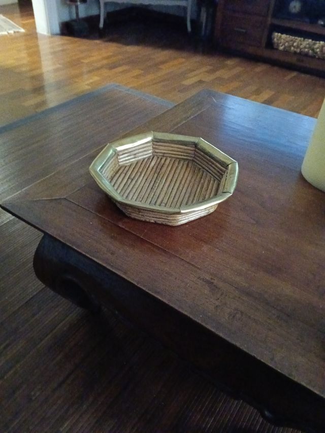 Bandeja caña y metal dorado