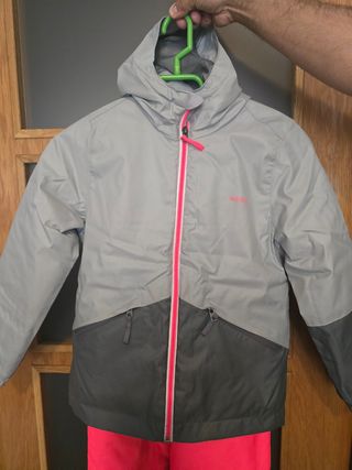 Chaqueta para la nieve niña 
-color gris y rosa.
