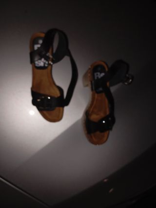 Zapatos de tacón y plataforma. Ideal para vestidos