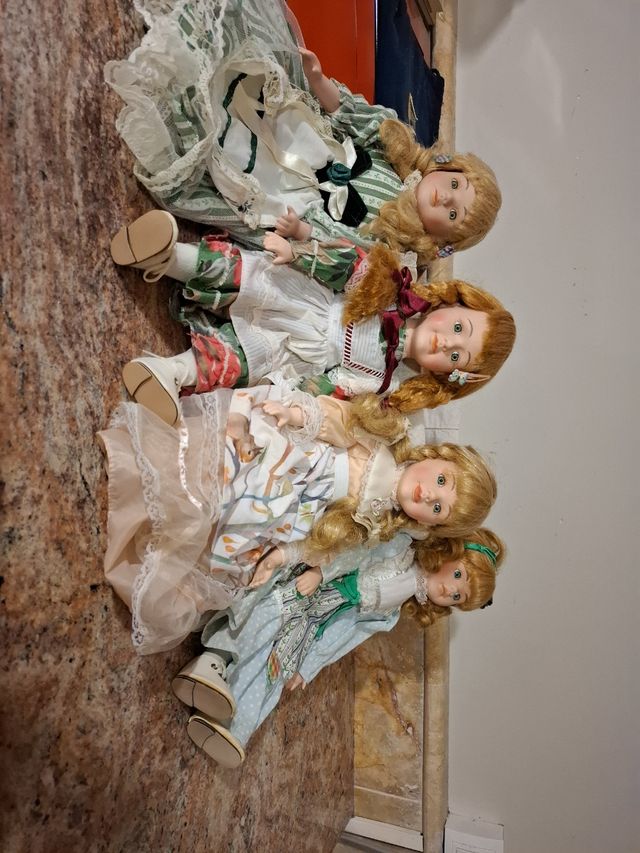 Lote 4 Muñecas de Porcelana Vestidas