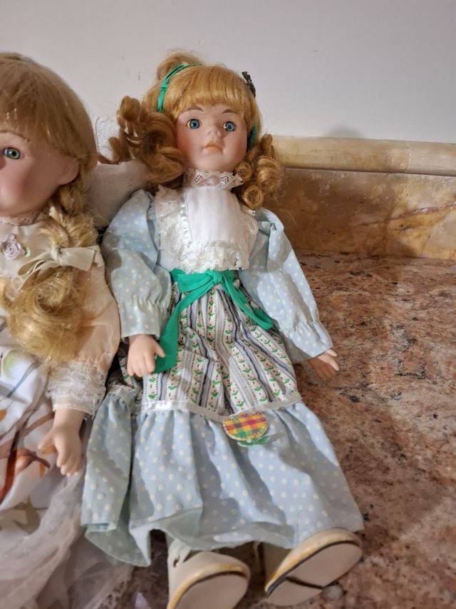 Lote 4 Muñecas de Porcelana Vestidas