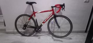 Bicicleta de carretera EXODUS Roja