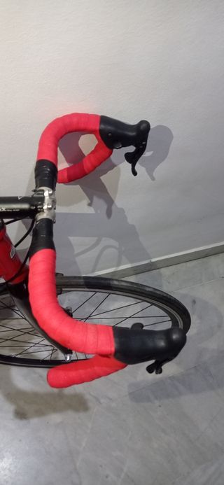 Bicicleta de carretera EXODUS Roja