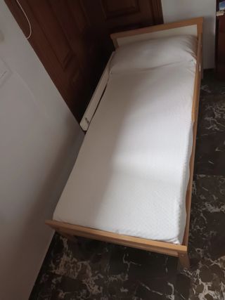 Cama infantil de madera