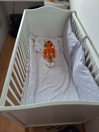 Cuna blanca 60x120 con colchón Muelles Ensacado .