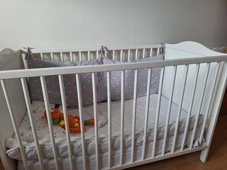 Cuna blanca 60x120 con colchón Muelles Ensacado .