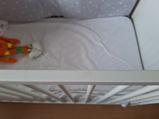 Cuna blanca 60x120 con colchón Muelles Ensacado .