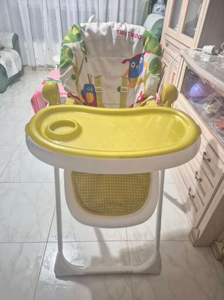 Trona para bebé muy completa