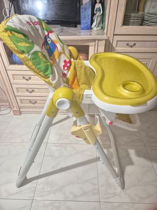 Trona para bebé muy completa