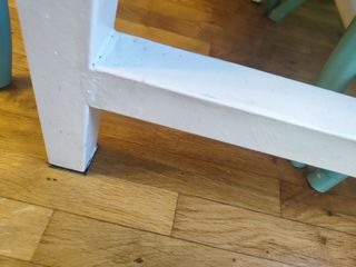 Mesa de comedor de madera maciza con patas blancas