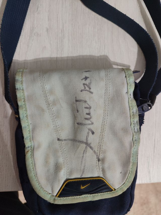 Bolso bandolera firmado por Ángel Nieto