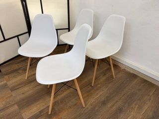 Set di 4 sedie nordiche bianche