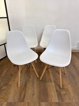Set di 4 sedie nordiche bianche