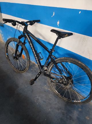 Bicicleta BTT Negra