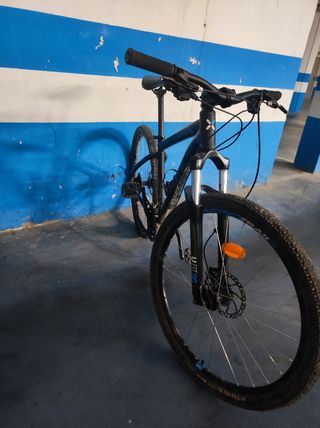 Bicicleta BTT Negra