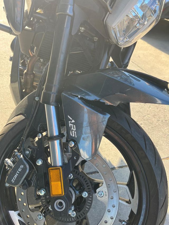 Zontes ZT125-Z2 - 2025 - golpe frontal