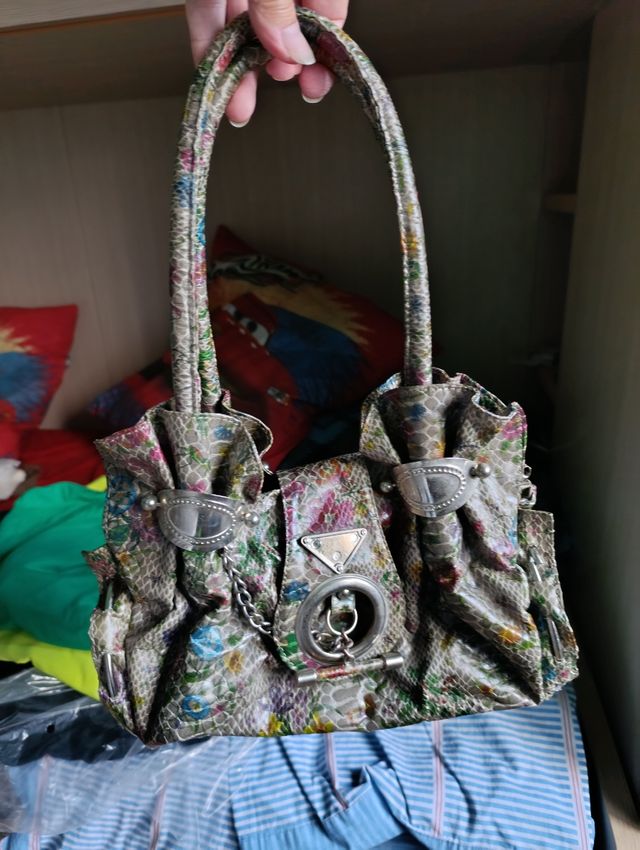 Bolso Multicolor con Diseño Floral y Serpiente.