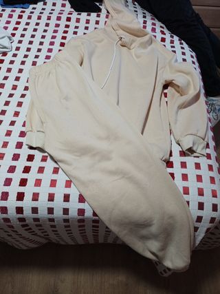 Conjunto chándal mujer beige