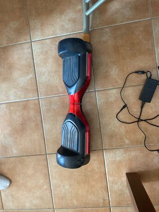 Hoverboard rojo y negro con cargador