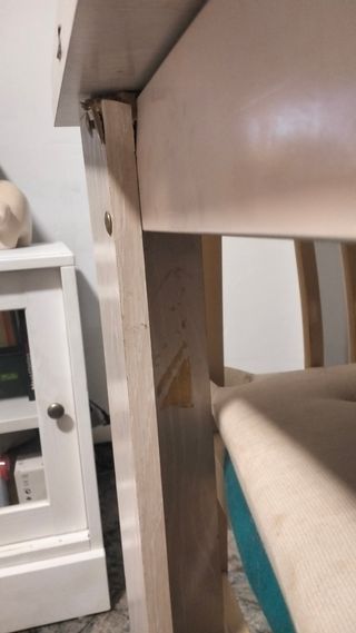 Mesa y 4 sillas de comedor