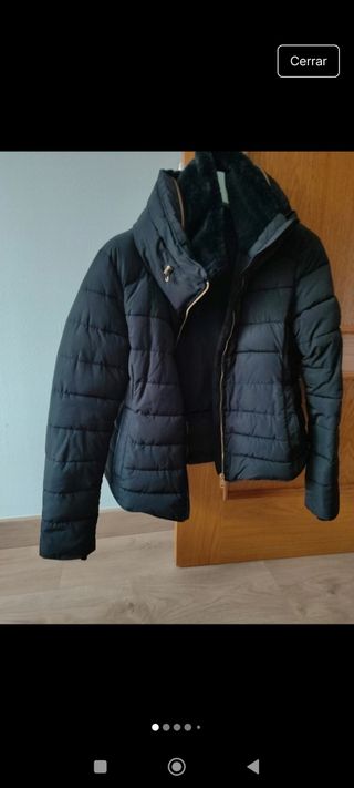 Abrigo negro de Zara