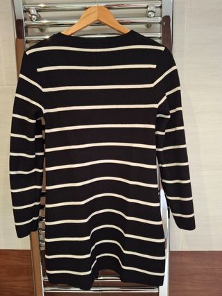 Vestido corto de Zara.