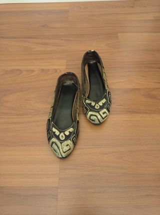 Bailarinas bordadas negro y dorado