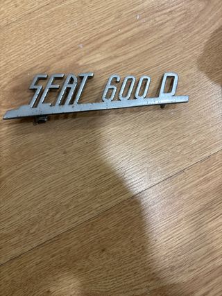 Anagrama SEAT 600 D
